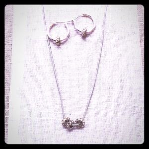✨Necklace and hoops earrings set silver tone✨